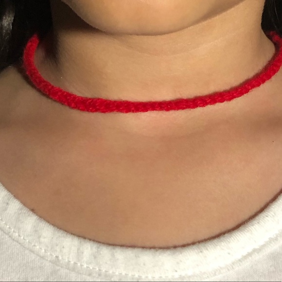 Simple Red braided choker - Picture 3 of 3